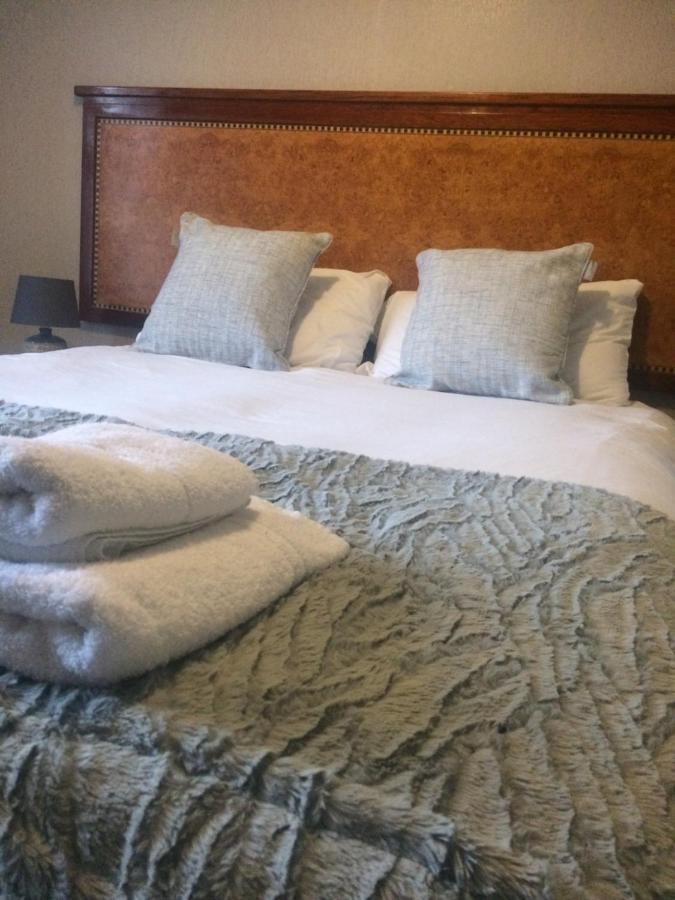 The Lion Hotel Llansantffraid-ym-Mechain Esterno foto